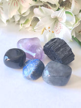 Load image into Gallery viewer, Crystals for Psychic Protection